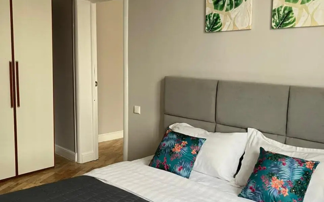 Квартира M.O.O.N APARTMENTS  Толе би Тулебаева кв 8 Центр