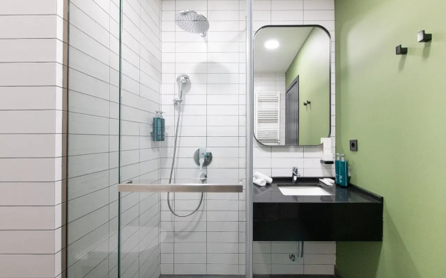 Double Studio Suite with Kitchen with balcony (full double bed) · Gratus Aparthotel Tbilisi — photo 15