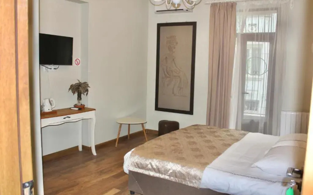 Guest rooms · Batumi — photo 20