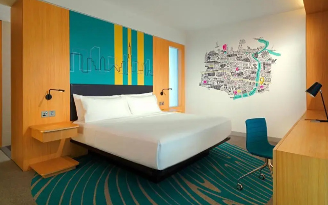Отель Aloft Dubai Creek