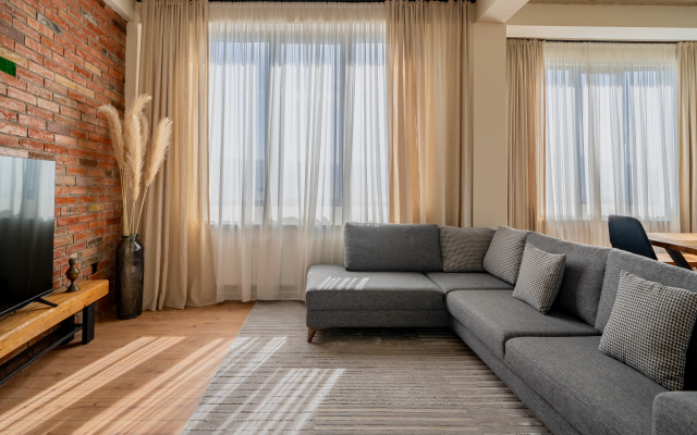 Trehkomnatniye Niabi Loft Apartments · Tbilisi — photo 21