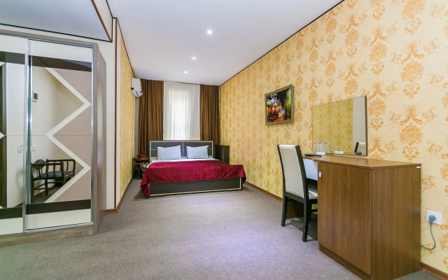 Amazon Hotel