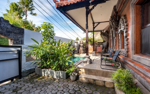 Вилла Casa Yenny Balinese Style Seminyak Kuta
