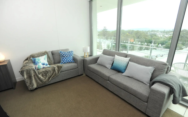 Апартаменты Modern Apartment with Resort Style Living Surfers Paradise