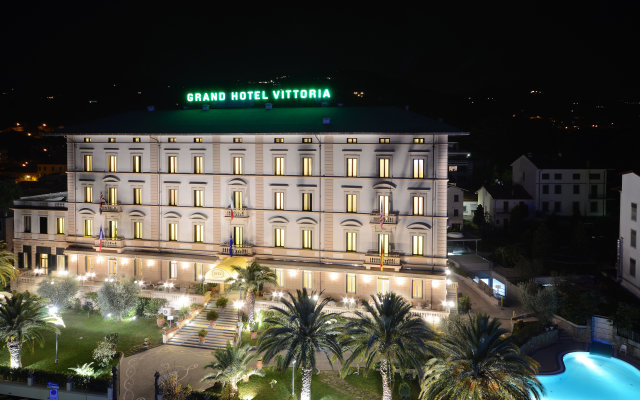 Отель Grand Vittoria 0