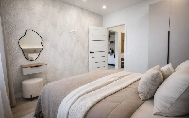 Квартира LikeHome на Братьев Хусаиновых 6