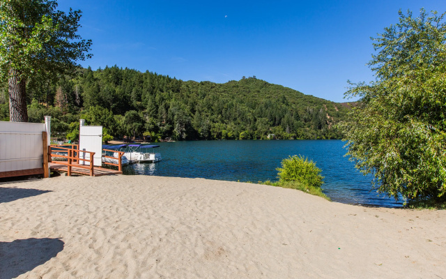 Отель The Lodge at Blue Lakes