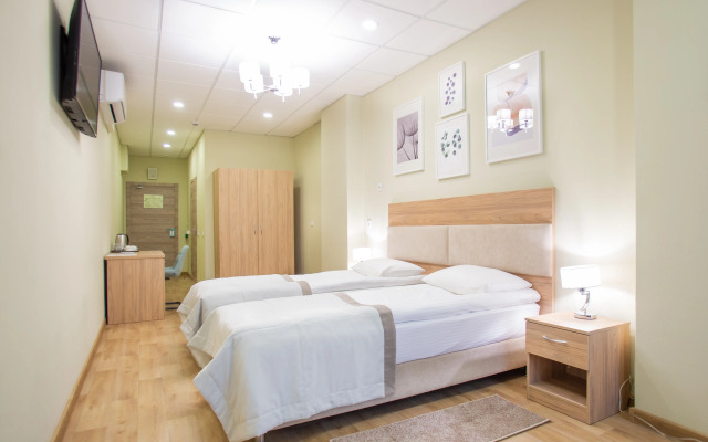 Lyod Hotel