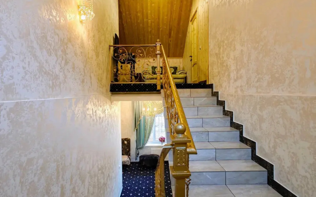 Отель Golden House