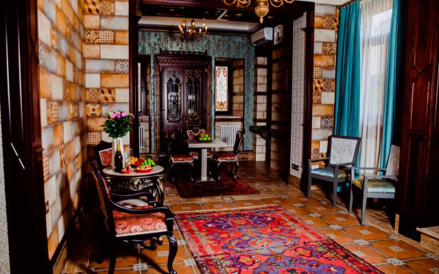 Royal Historical Boutique Hotel