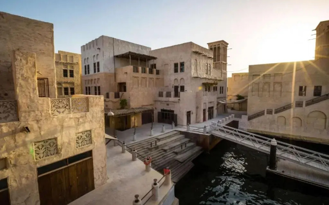 Отель Al Seef Heritage Hotel Dubai, Curio Collection by Hilton