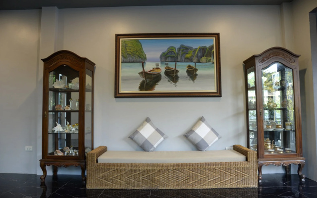 Отель The Scene Cliff View Villas