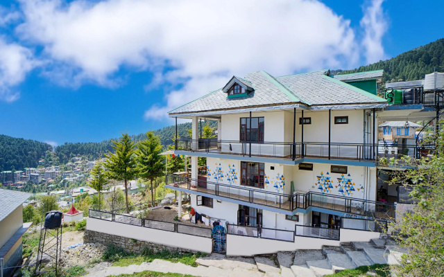 Хостел Young Monk Hostel & Cafe Dharamkot