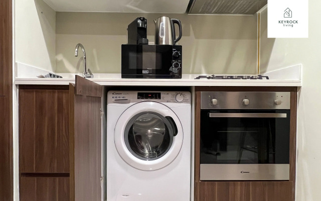 Апартаменты Keyrock Living 1BR Luxury
