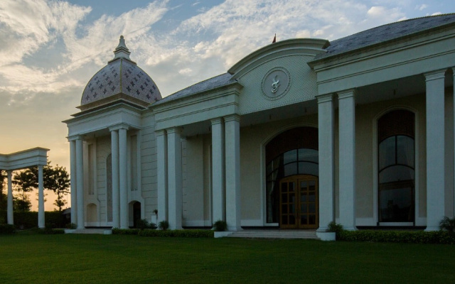 Отель Cabbana Resort & Spa
