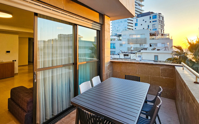 Апартаменты Comfort & Balcony by FeelHome