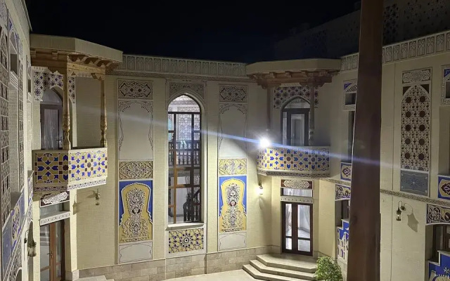 Отель Ayvan Plaza