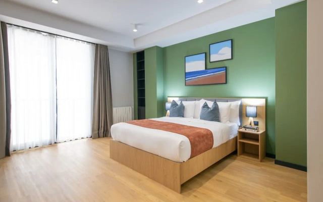 Double Studio Suite with Kitchen with balcony (full double bed) · Gratus Aparthotel Tbilisi — photo 7