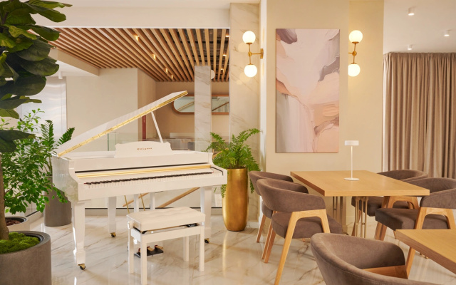 Отель Aura CityHotel