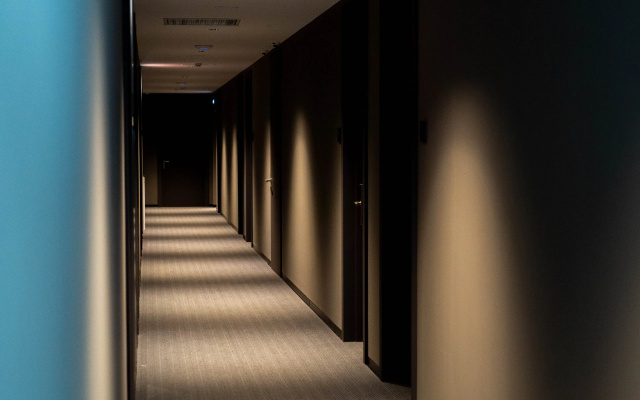 Отель FarFour Inn & Suite