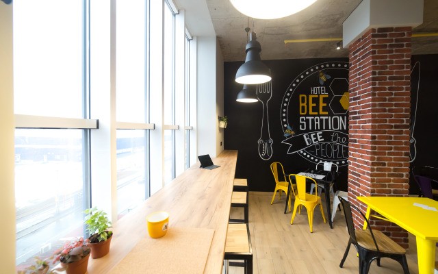 Отель Bee Station