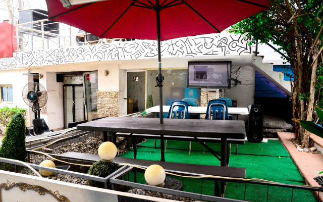 Отель Connecting Lagos Suites