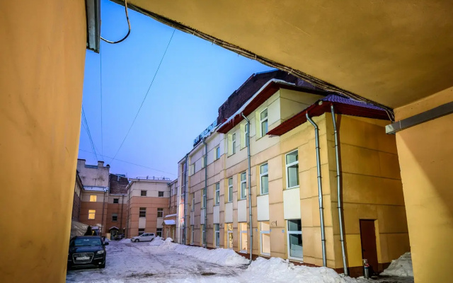 Отель Red Apple
