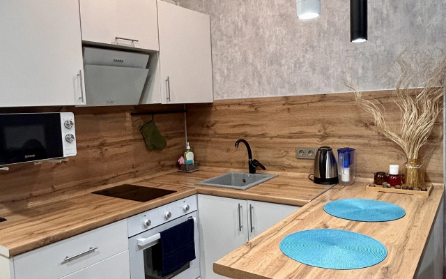Квартира бирюзовая студия на Аблукова 12