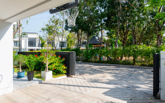 Вилла Laguna Park 4BR with Pool by NLA