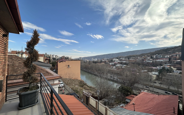 Deluxe Double room with balcony and with view (full double bed) · Mit Tbilisi Hotel — photo 10