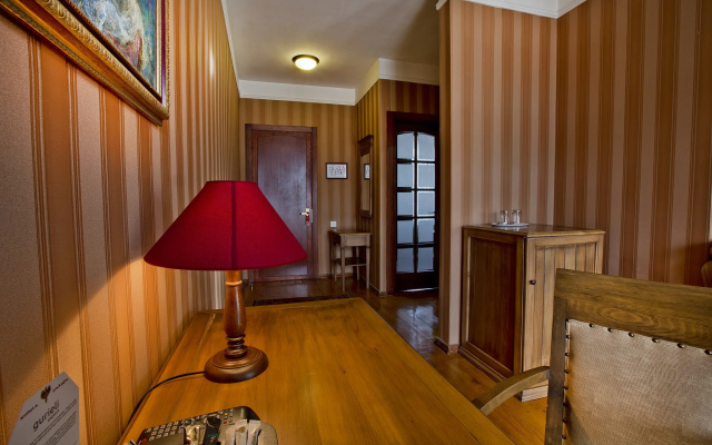 Classic Twin Suite with balcony and with view (twin beds) · Old Kopala & Kopala Blue — photo 3