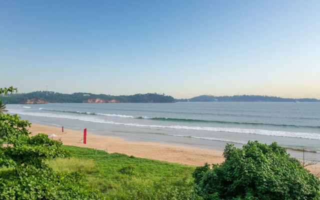 Отель Outpost Weligama Beachfront