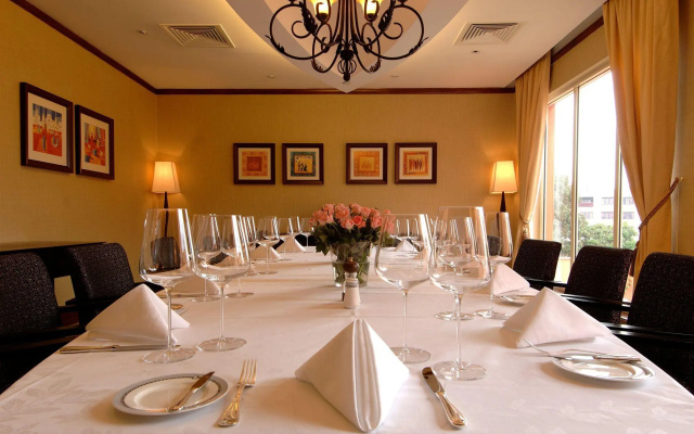Отель Kampala Serena