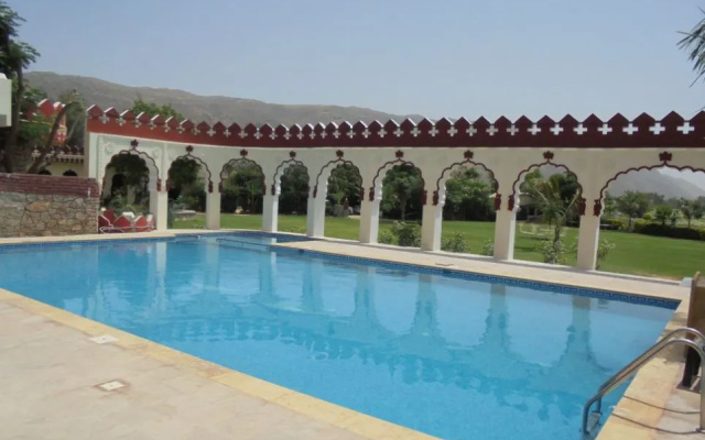 Отель The Country Side Resort