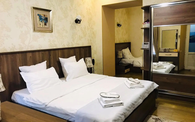 Deluxe Triple room · Sanapiro Tbilisi — photo 1