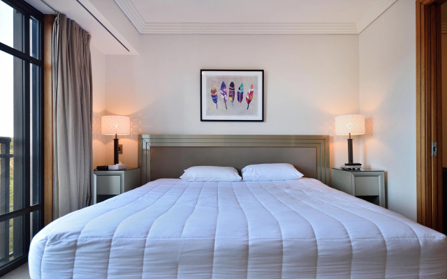 Апартаменты Elegant With City View