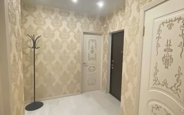 Квартира Шикарная двушка в витринными окнами