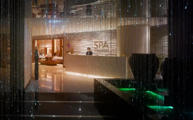 Отель Crowne Plaza Festival City