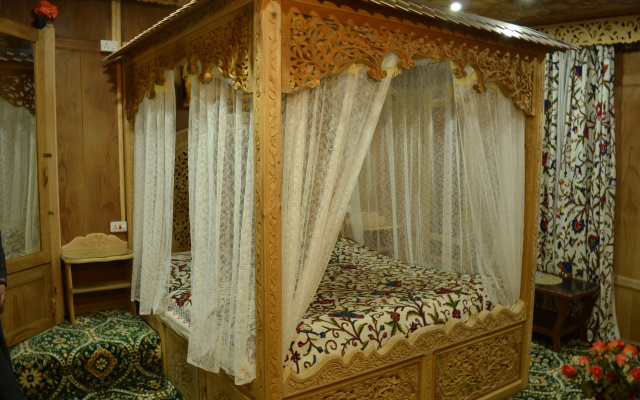 Отель Floating Heritage Group