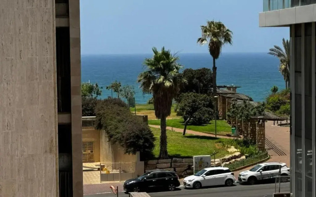 Квартира Sea View with Balcony