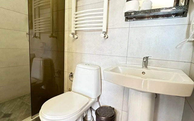Deluxe Quadruple room with balcony and with city view · Hotel Piano — photo 5