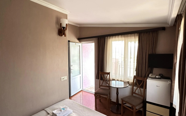 Classic Double room with balcony and with view (full double bed) · Hotel Piano — photo 2