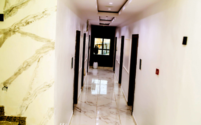 Отель Abiis Suites