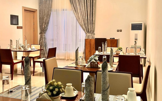 Отель Circusse Suites and Apartments