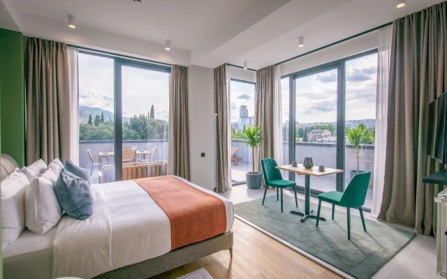 Penthouse Terrace Double Studio Suite with Kitchen (full double bed) · Gratus Aparthotel Tbilisi — photo 3