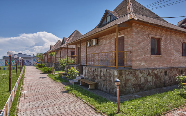 Отель Равена