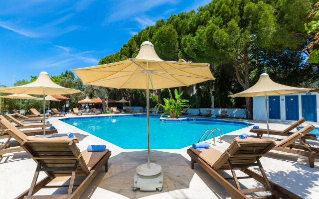 Risus Garden Marina Hotel
