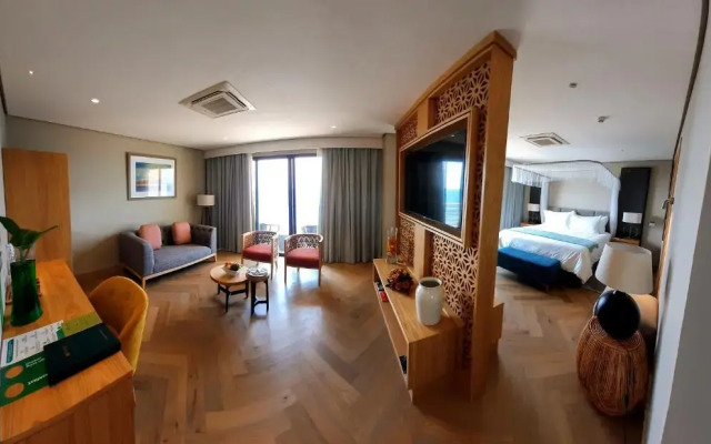 Отель Sunbird Waterfront