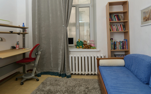 Квартира в первом доме за Казанским собором