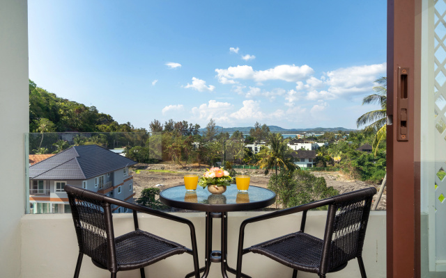 Отель Aristo Beach Resort condo by Roominger